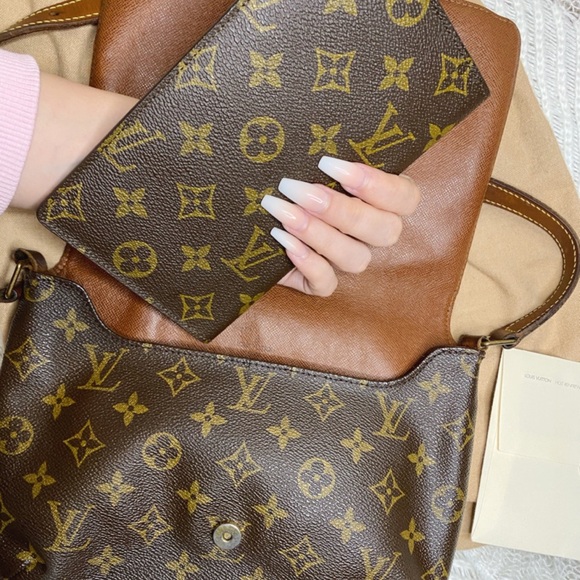 ✈️SOLD✈️ Authentic LV Monogram Musette Tango Bag - Picture 10 of 12